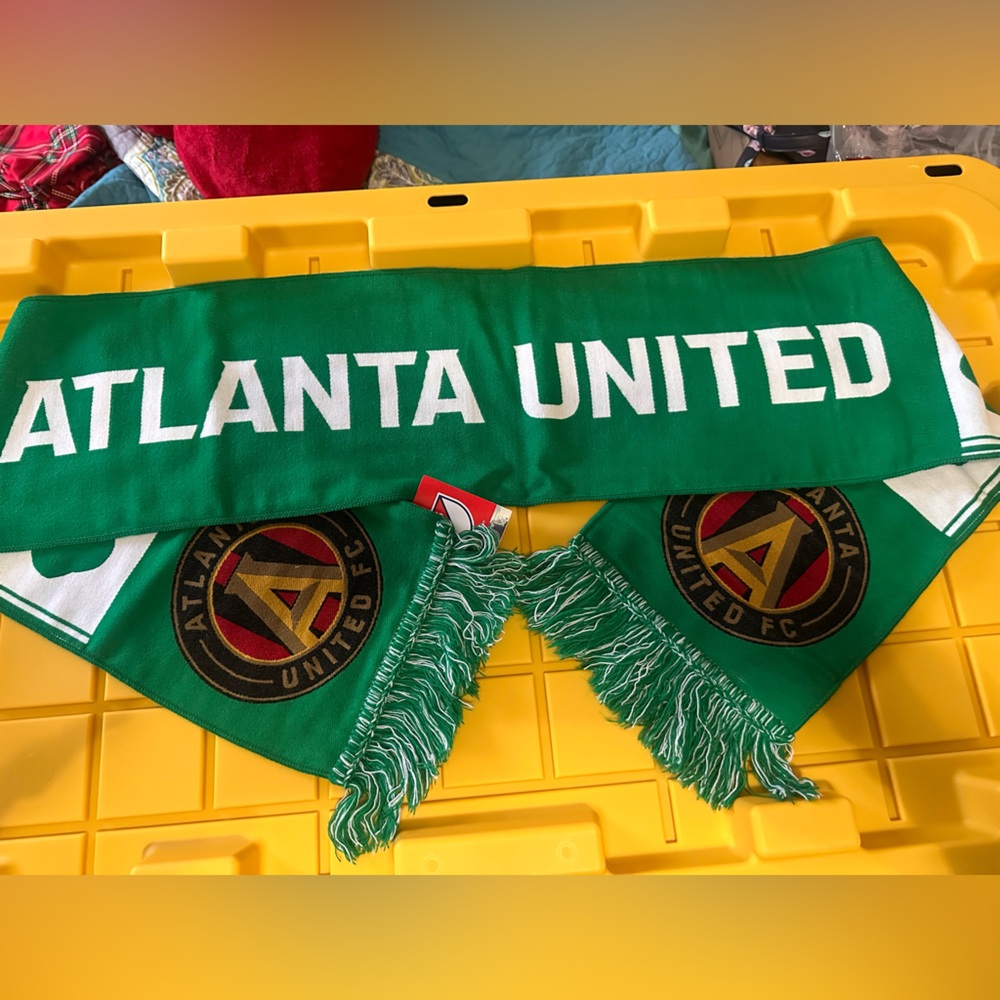 NWT Atlanta United St. Patrick’s Day scarf-2018
